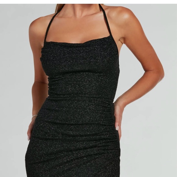 Elegant Black Glitter Evening Dress - Picture 2 of 6
